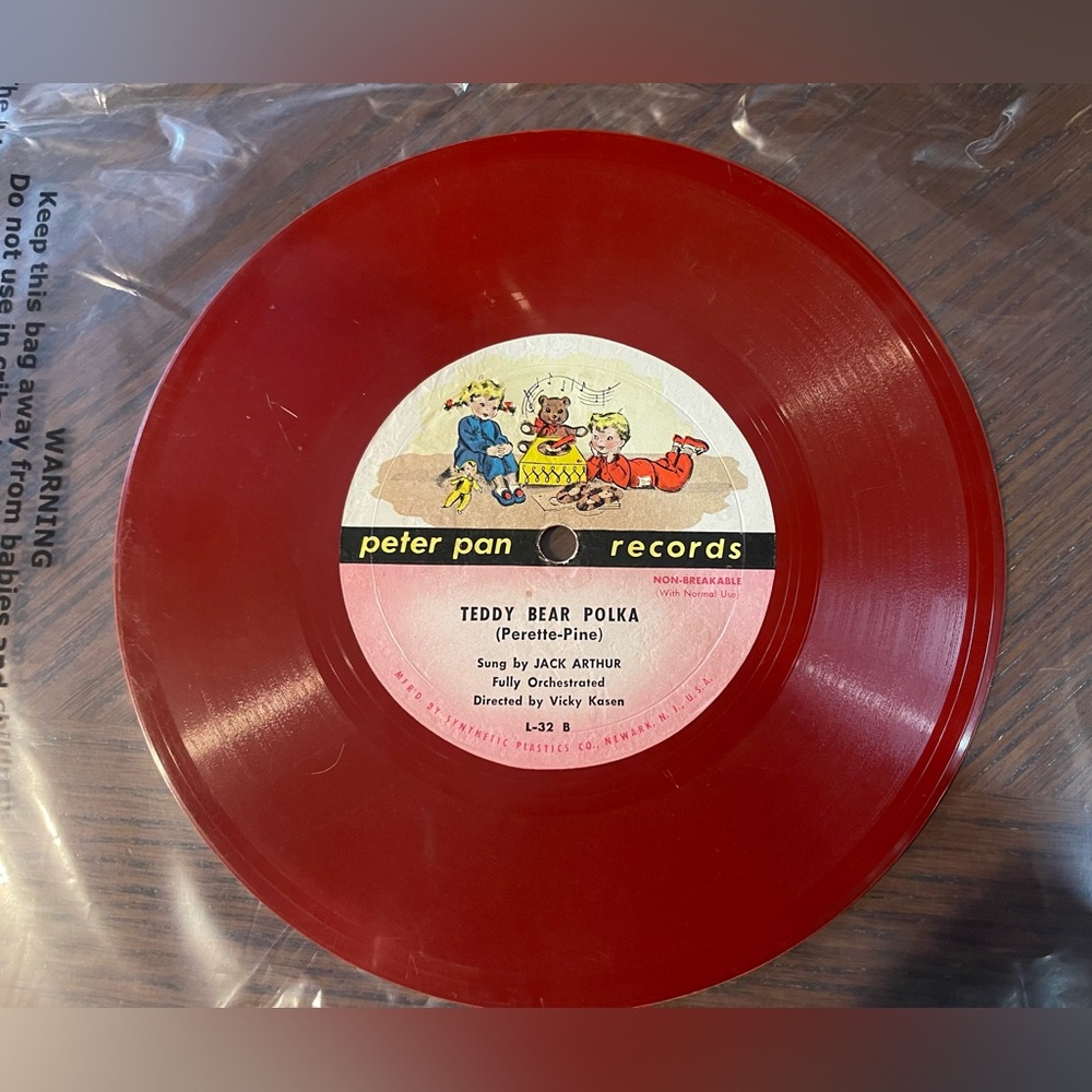 Vintage 78 rpm RED Peter Pan Records L-32 Teddy Bear Polka & Peter Cottontail